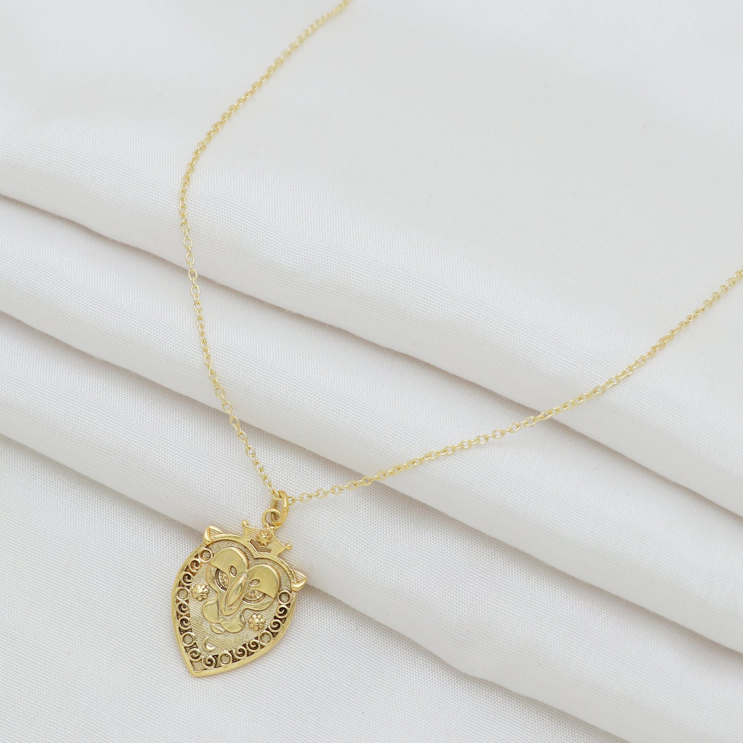 Leo Zodiac Sign chain necklace with Lion Symbol charm in 22k gold plated 925 sterling silver