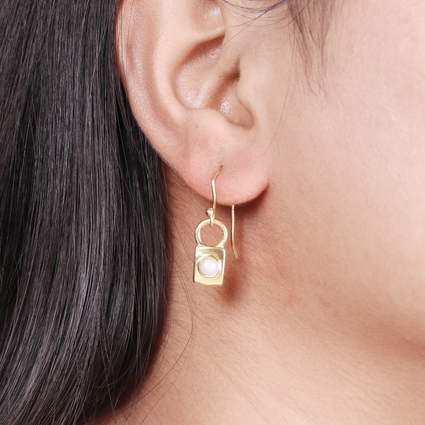 Gold plated 925 sterling silver earrings with pearl gemstone