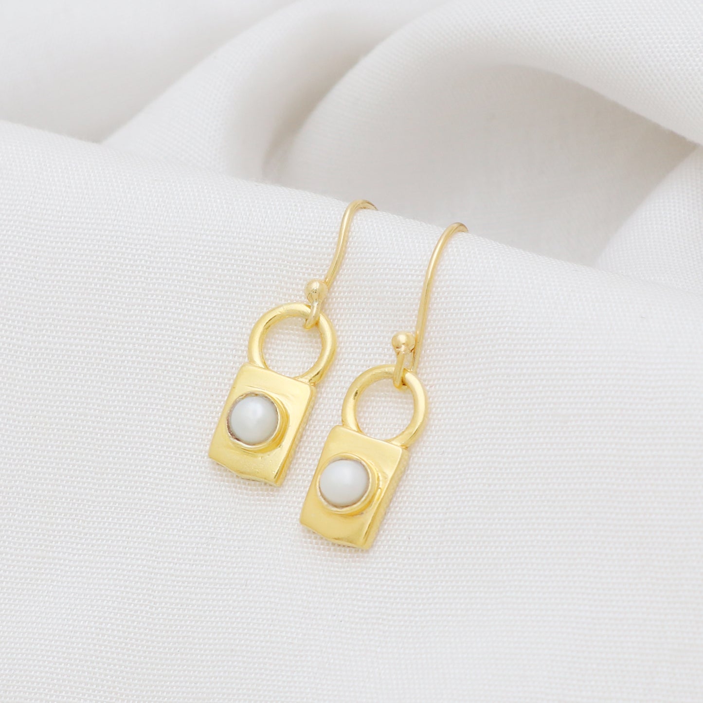 Gold plated 925 sterling silver earrings with pearl gemstone