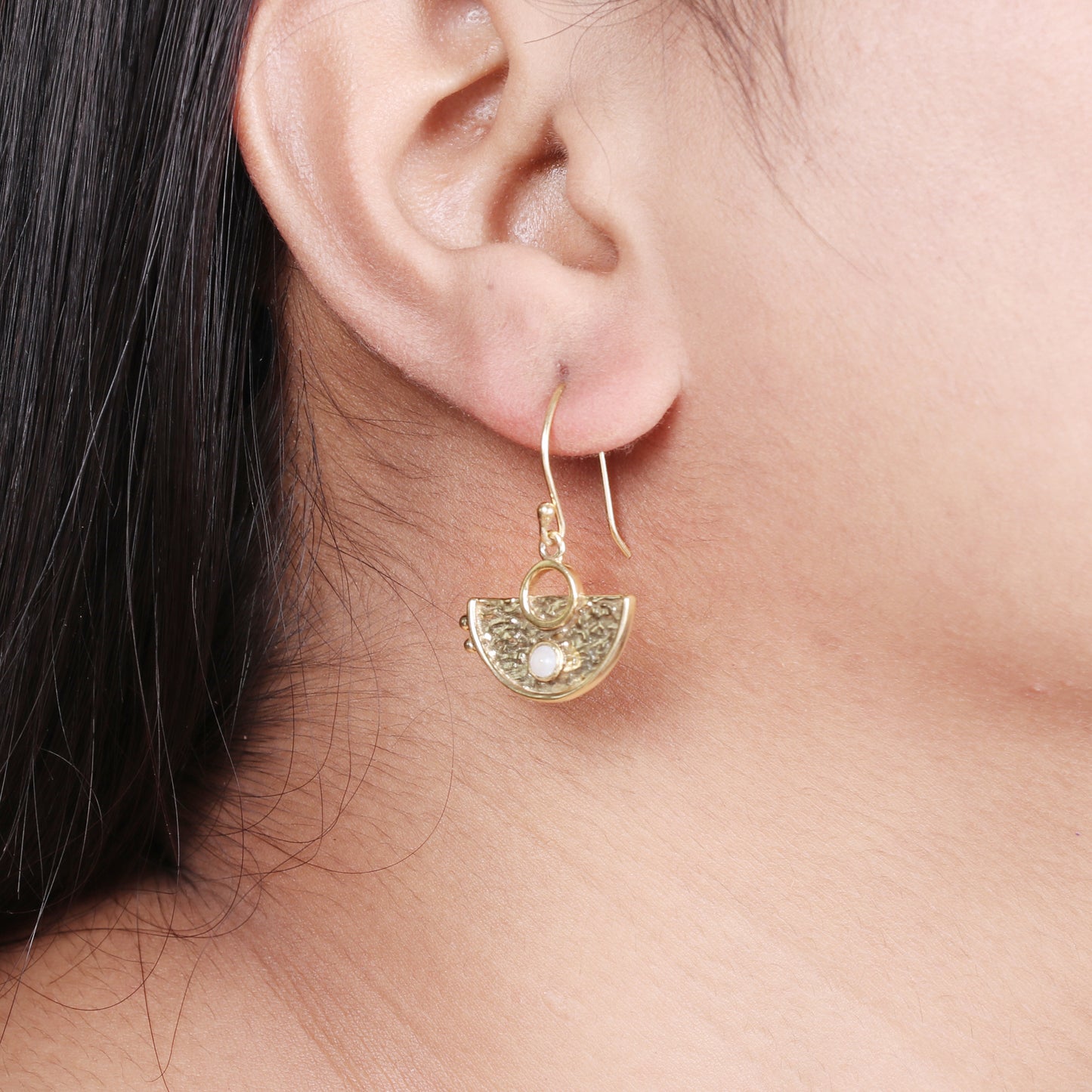 Gold plated 925 sterling silver textured earrings with pearl gemstone