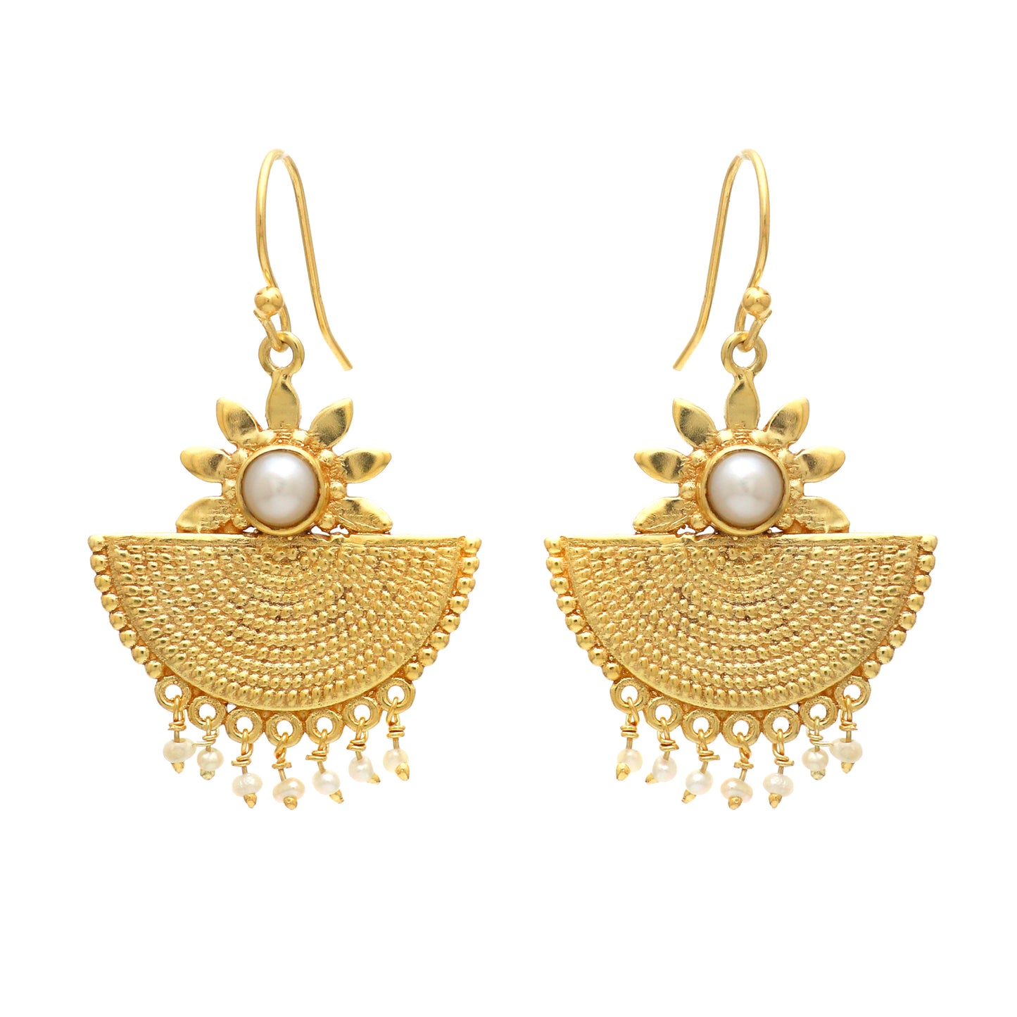 Textured earrings with pearl gemstone in gold plated 925 sterling silver