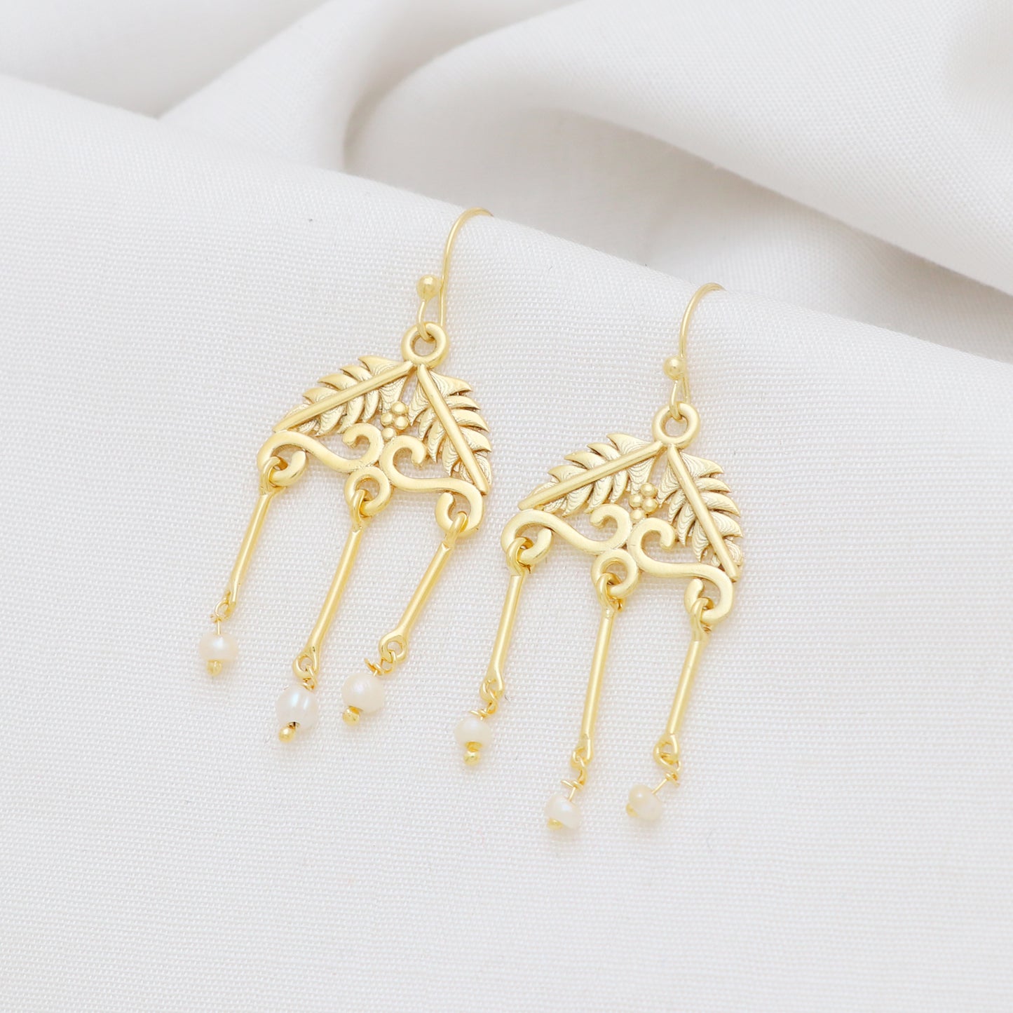 Gold plated 925 sterling silver earrings with pearl gemstone
