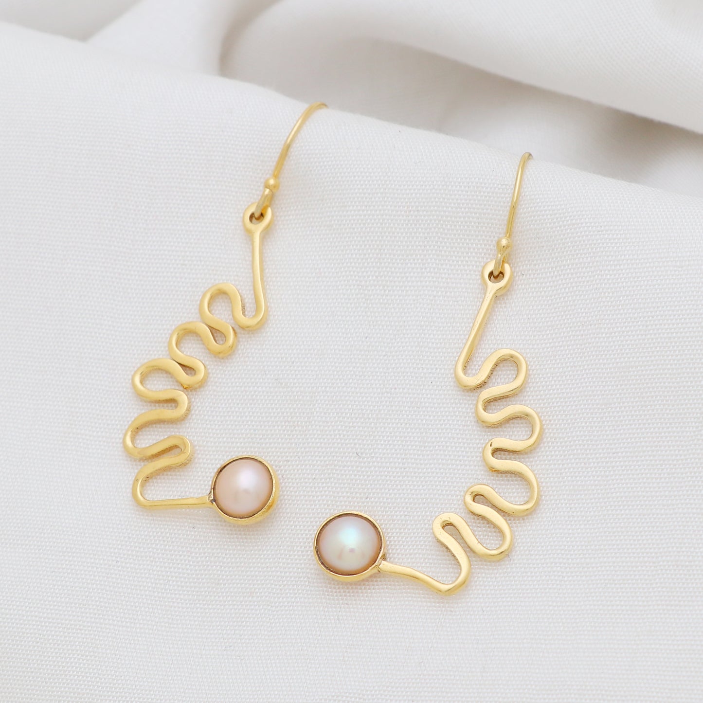 Pearl gemstone earring in gold plated 925 sterling silver