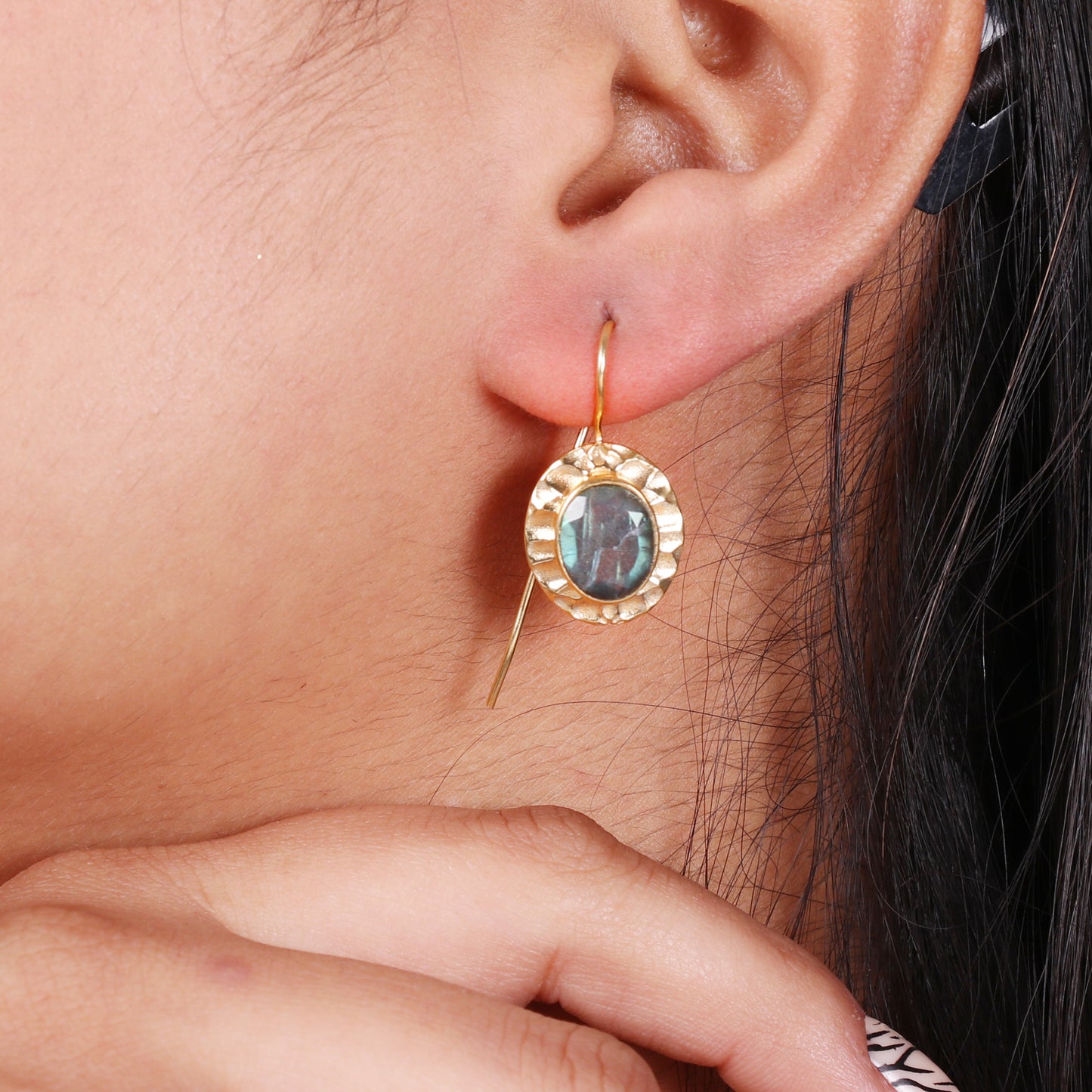 Hammered labradorite earring in gold plated 925 sterling silver