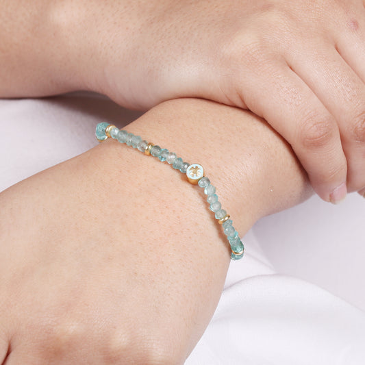 Apatite flower charm stretch bracelet with blue enamel in gold plated 925 sterling silver