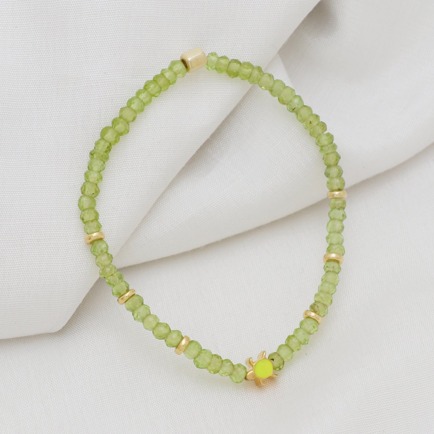 Peridot turtle charm stretch bracelet with green enamel in gold plated 925 sterling silver