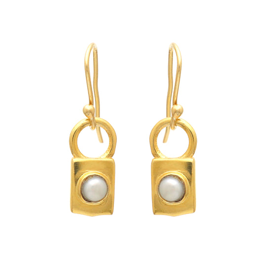 Gold plated 925 sterling silver earrings with pearl gemstone