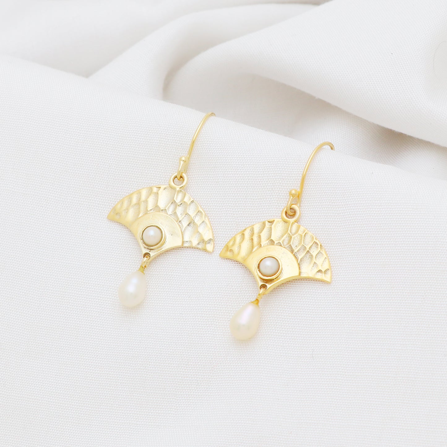 Hammered textured earrings with pearl gemstone in gold plated 925 sterling silver