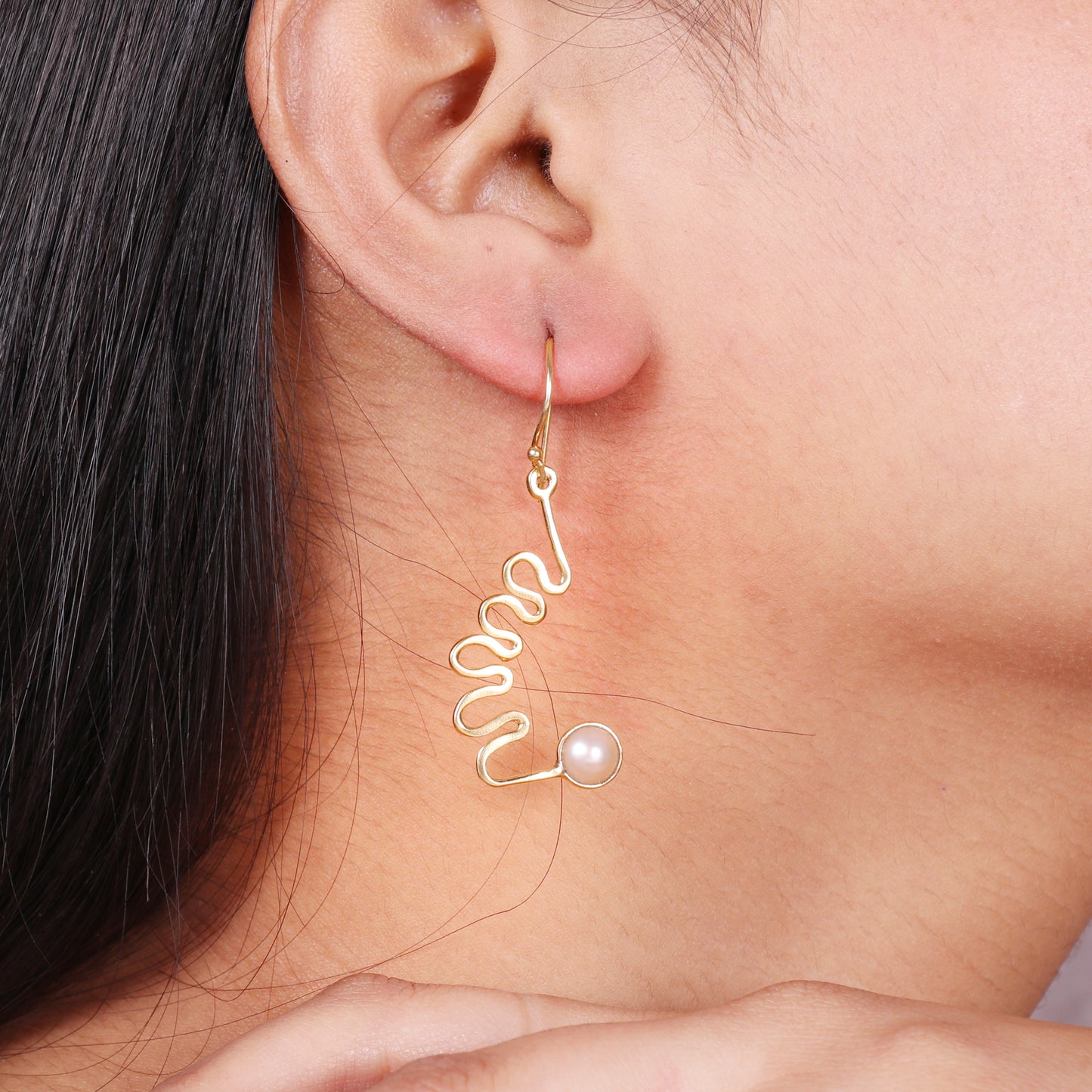 Pearl gemstone earring in gold plated 925 sterling silver