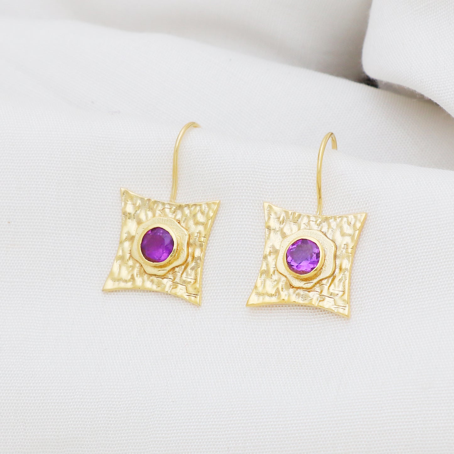Textured earring with amethyst gemstone in gold plated 925 sterling silver